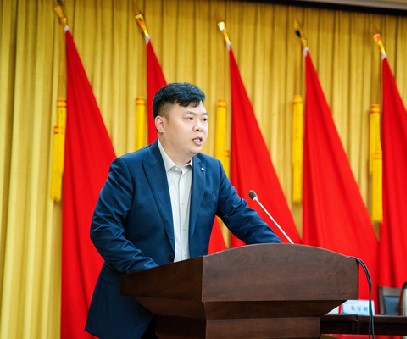 洛陽(yáng)開(kāi)元集團(tuán)董事長(zhǎng)許明月當(dāng)選為洛陽(yáng)民建企業(yè)家協(xié)會(huì)第一屆會(huì)長(zhǎng)